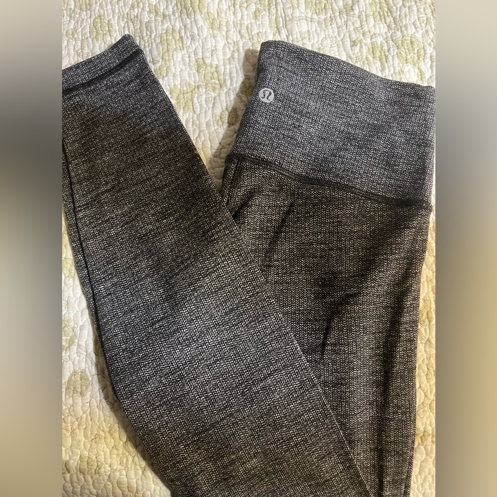 Lululemon wunder under size 6 leggings